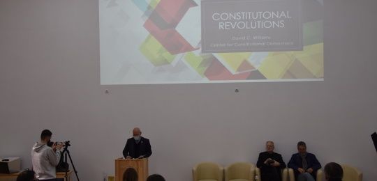 В Острозькій академії обговорювали конституційні зміни з Девідом Вільямсом та Геннадієм Друзенком