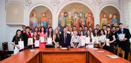Студентам НаУОА вручили іменні стипендії Володимира Кузя та Ковальських