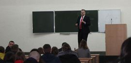 В Острозькій академії адвокат Рівного поділився досвідом зі студентами