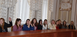 В Острозькій академії  учнівська молодь обговорила військові питання
