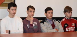 В Острозькій академії  учнівська молодь обговорила військові питання