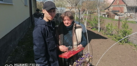 Студенти Острозької академії взяли участь у акції ”Вшануй маму захисника”