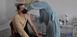 В Острозькій академії провели вакцинування працівників бустерною дозою проти COVID-19