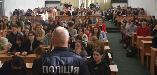 В Острозькій академії розпочалася серія зустрічей студентів із представниками поліції